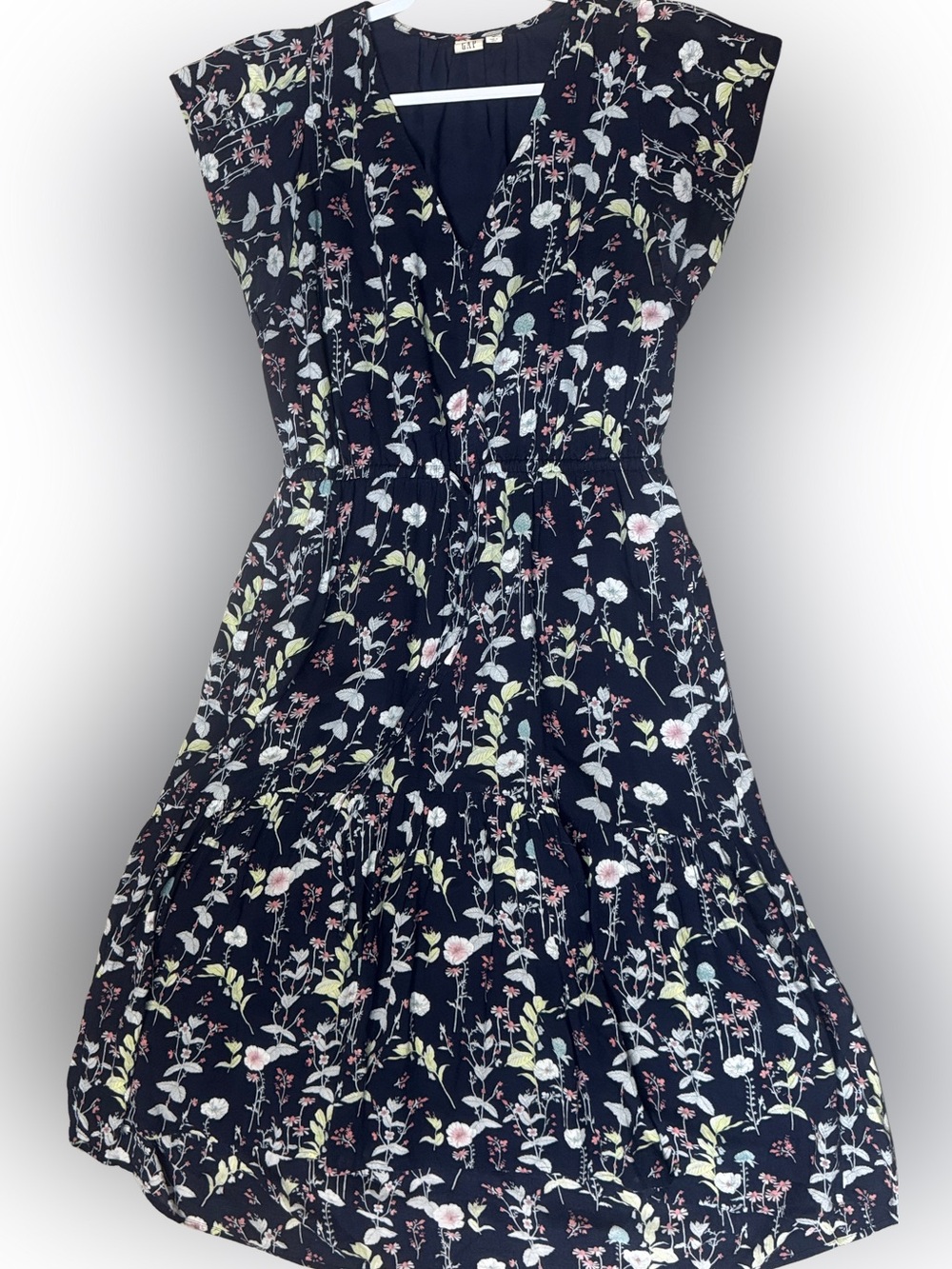 GAP Navy Floral V-Neck Casual Dress with Pink & Cream Blooms & Tie Waist
